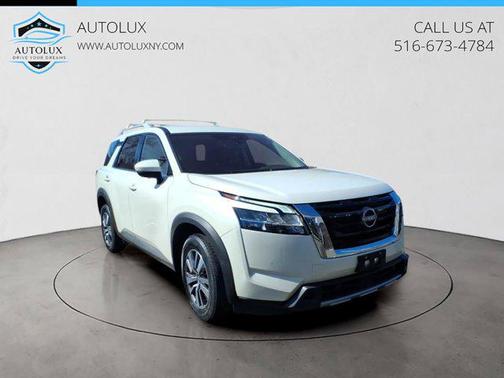 Pearl White Tricoat 2023 Nissan Pathfinder SL 4WD