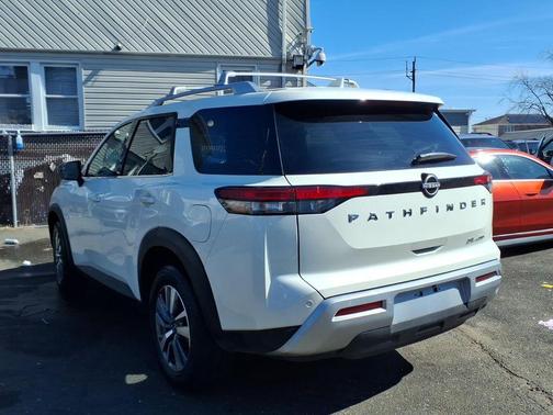 Pearl White Tricoat 2023 Nissan Pathfinder SL 4WD