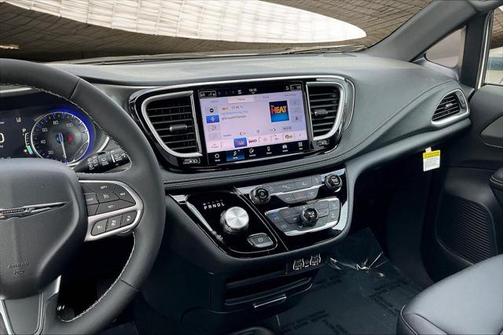 2025 Chrysler Pacifica L