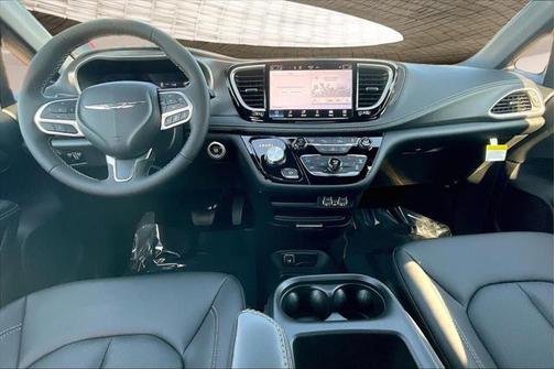 2025 Chrysler Pacifica Hybrid Select