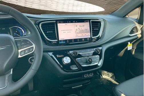 2025 Chrysler Pacifica Hybrid Select