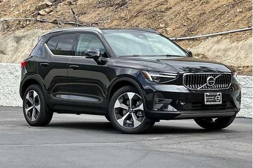 Onyx Black 2025 Volvo XC40 Plus
