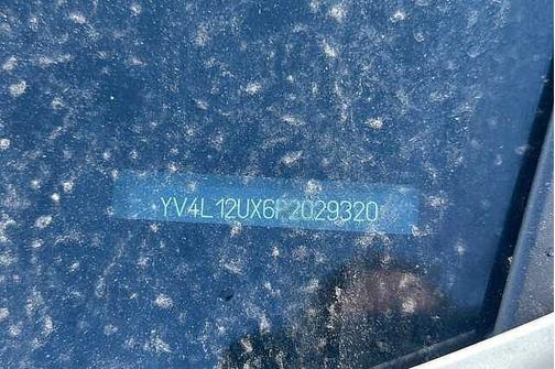 Crystal White 2023 Volvo XC40