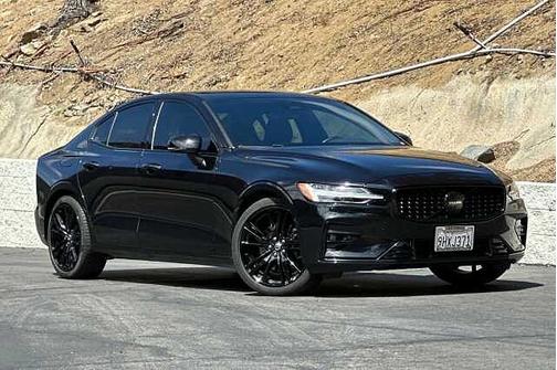 Onyx Black 2023 Volvo S60 Plus