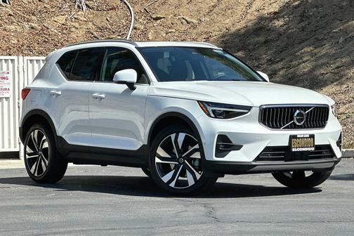 2024 Volvo XC40 B5 Ultimate Bright