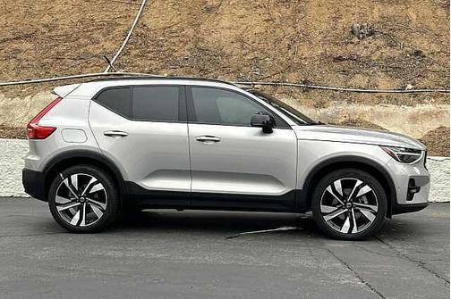 Silver Dawn 2024 Volvo XC40 Plus