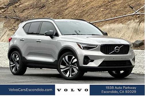 Silver Dawn 2024 Volvo XC40 Plus