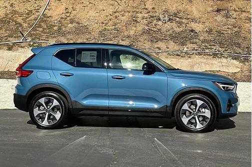 2023 Volvo XC40 Plus