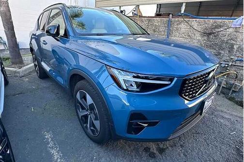 2023 Volvo XC40 Plus