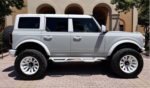 Avalanche Gray 2026 Ford Bronco Outer Banks