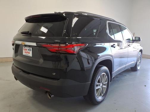 Mosaic Black Metallic 2023 Chevrolet Traverse LT Cloth