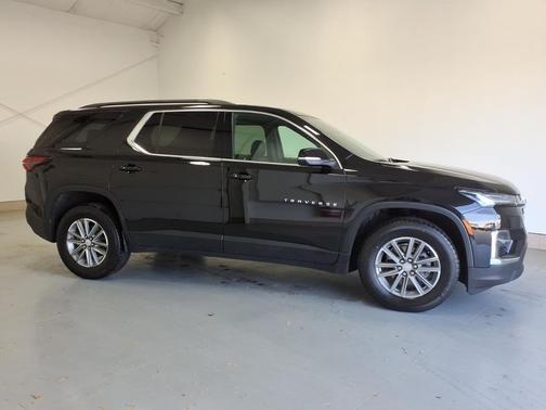 Mosaic Black Metallic 2023 Chevrolet Traverse LT Cloth