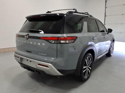 Solid Gray/Super Black 2024 Nissan Pathfinder Platinum FWD