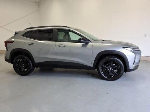 Sterling Gray Metallic 2025 Chevrolet Trax FWD ACTIV