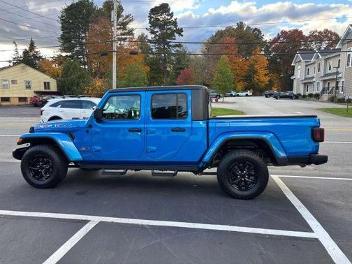 2021 Jeep Gladiator Sport