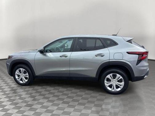 Sterling Gray Metallic 2024 Chevrolet Trax LS