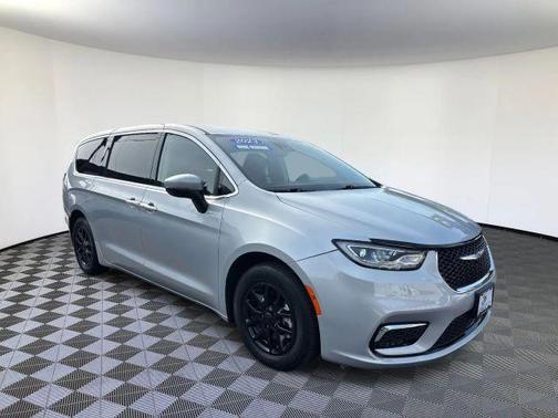 2023 Chrysler Pacifica Touring-L