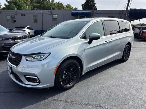 2023 Chrysler Pacifica Touring-L