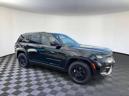 2022 Jeep Grand Cherokee Laredo