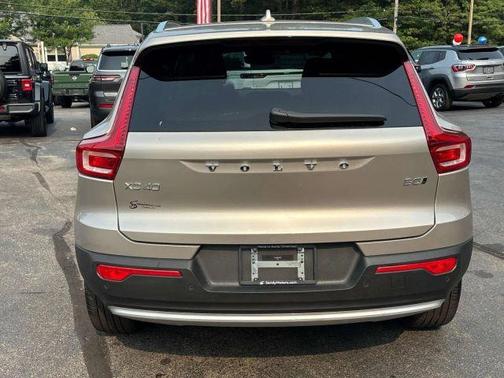2024 Volvo XC40 B5 Plus Bright Theme