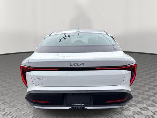 Snow White Pearl 2025 Kia K4