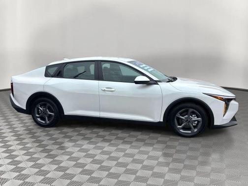 Snow White Pearl 2025 Kia K4