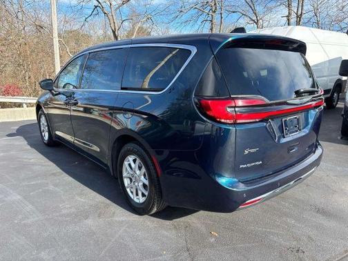 2023 Chrysler Pacifica Touring-L