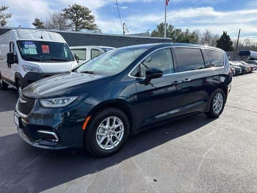 2023 Chrysler Pacifica Touring-L