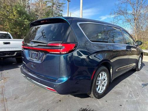 2023 Chrysler Pacifica Touring-L