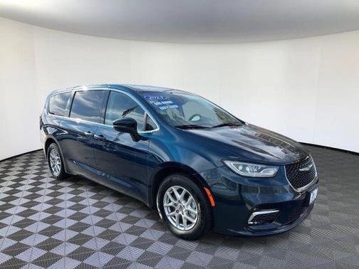 2023 Chrysler Pacifica Touring-L