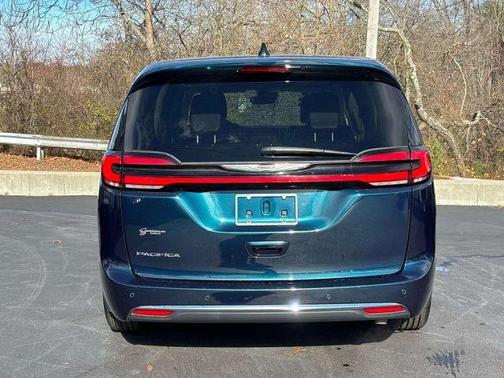2023 Chrysler Pacifica Touring-L
