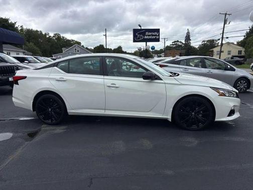 2022 Nissan Altima 2.5 SR