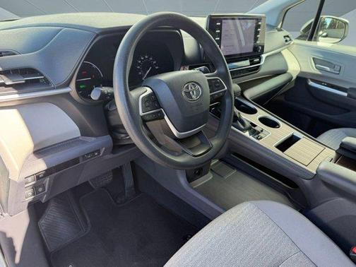 2021 Toyota Sienna LE