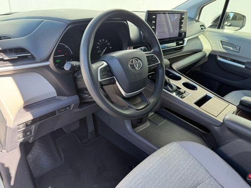 2021 Toyota Sienna LE