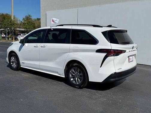 2021 Toyota Sienna LE