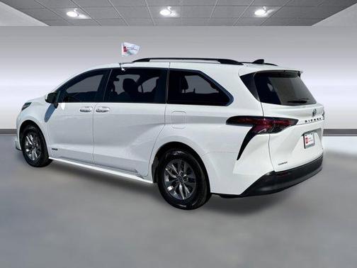 2021 Toyota Sienna LE