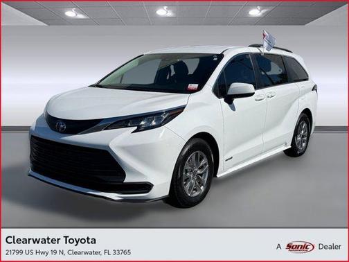 2021 Toyota Sienna LE