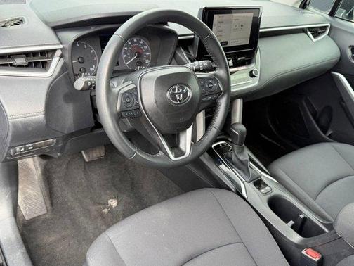 2025 Toyota Corolla Cross LE