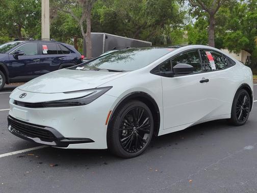 2025 Toyota Prius LE