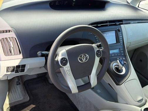 Classic Silver Metallic 2010 Toyota Prius III