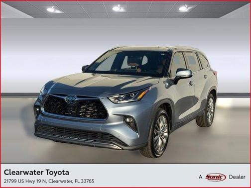 2022 Toyota Highlander Hybrid Platinum
