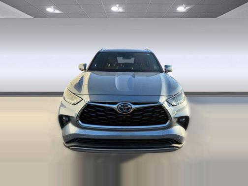 2022 Toyota Highlander Hybrid Platinum