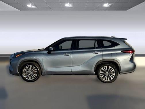 2022 Toyota Highlander Hybrid Platinum