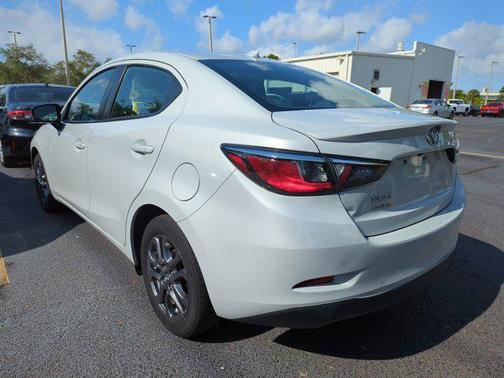 2020 Toyota Yaris Sedan LE