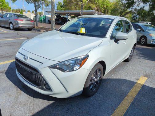 2020 Toyota Yaris Sedan LE