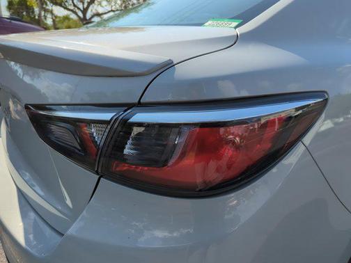 2020 Toyota Yaris Sedan LE