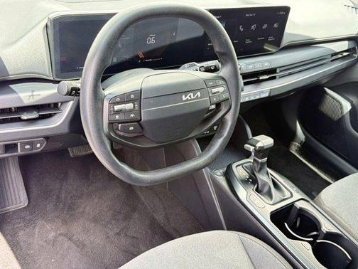 Snow White Pearl 2025 Kia K4 LXS