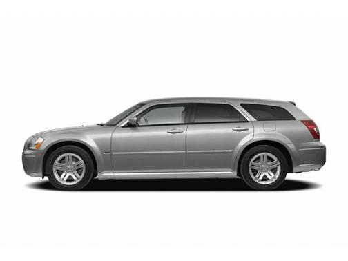 Tan 2005 Dodge Magnum RT