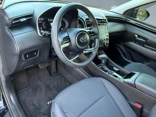 2022 Hyundai TUCSON SE