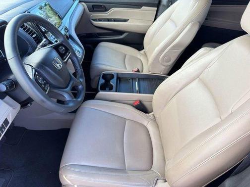 White Diamond Pearl 2019 Honda Odyssey EX-L